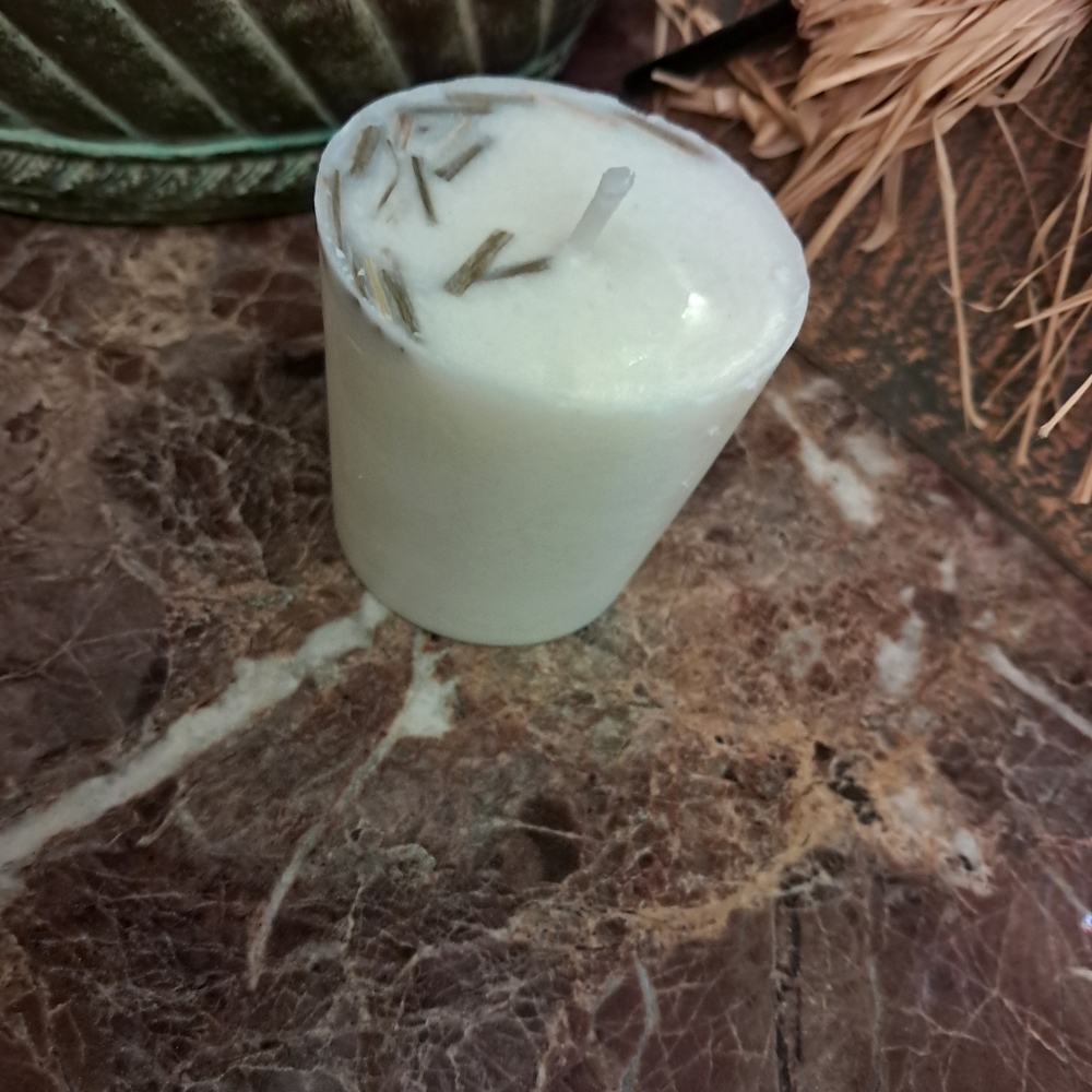 Hand crafted Eucalyptus Soy votive candle NWT - Picture 3 of 3